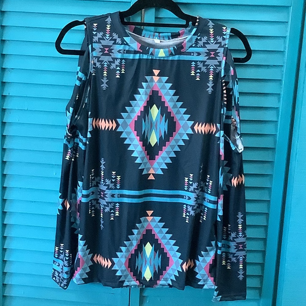 NWOT, Aztec Print, Shoulder Cut-Out, Long sleeve, S,M,L,XL,2XL